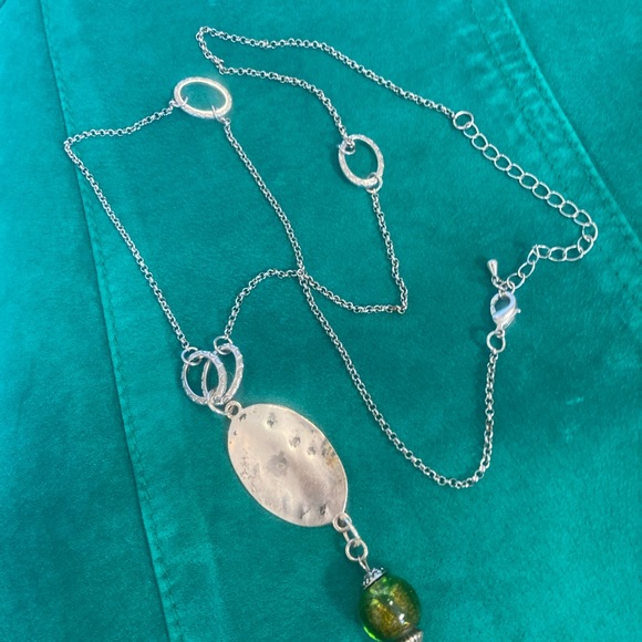 Necklace with southwestern flair, single green bead in silver, with silver chain - Picture 2 of 11